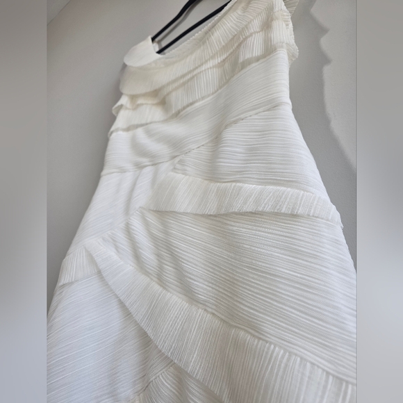 BCBGMaxAzria - NWOT Briana White Textured And Layered Dress - Size 8 - Picture 5 of 8